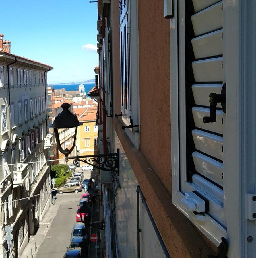 Casa Antica - Historical Apartment In Old City Center ตรีเอสเต ภายนอก รูปภาพ